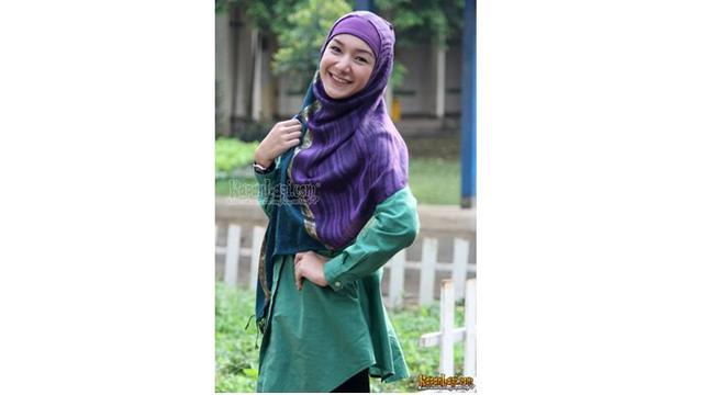 Berperan sebagai anak pesantren, membuat Indri memutuskan untuk berhijab seterusnya.