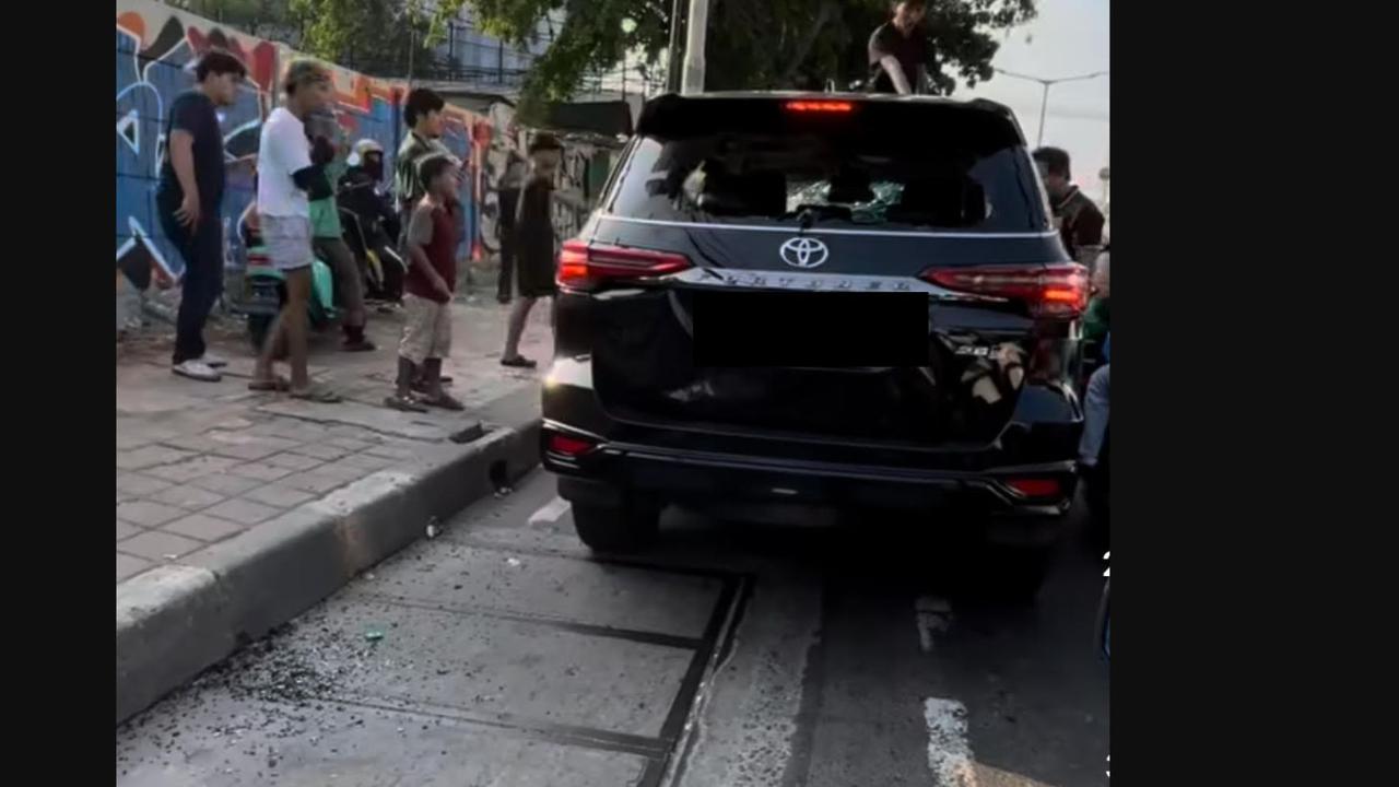 Viral Mobil Fortuner Dikejar dan Dirusak Massa, Ini Penjelasan Polisi