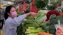 Pemeran Bunga Zainal kaget dengan harga cabai yang melambung. Hal itu diungkapkan saat membagikan momen ke pasar tradisional belanja sayur di pasar tradisional. [Instagram/bungazainal05]