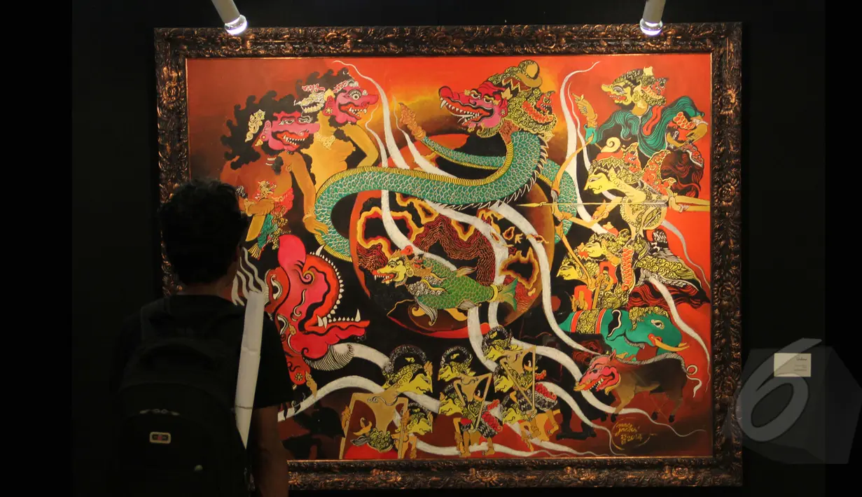 Seorang pengunjung memperhatikan sebuah lukisan bertajuk "Spirit Indonesia", di Galeri Cipta 3, TIM, Jakarta, Sabtu (7/3). Pameran tersebut berlangsung hingga 15 Maret 2015. (Liputan6.com/Helmi Afandi)