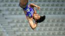 Atlet loncat indah putri Indonesia, Gladies Lariesa Garina beraksi dalam nomor papan 30 meter Indonesia Open Aquatic Championships 2025 (IOAC 2025) di Stadion Akuatik, GBK, Kamis (26/11/2025). (Bola.com/Bagaskara Lazuardi)