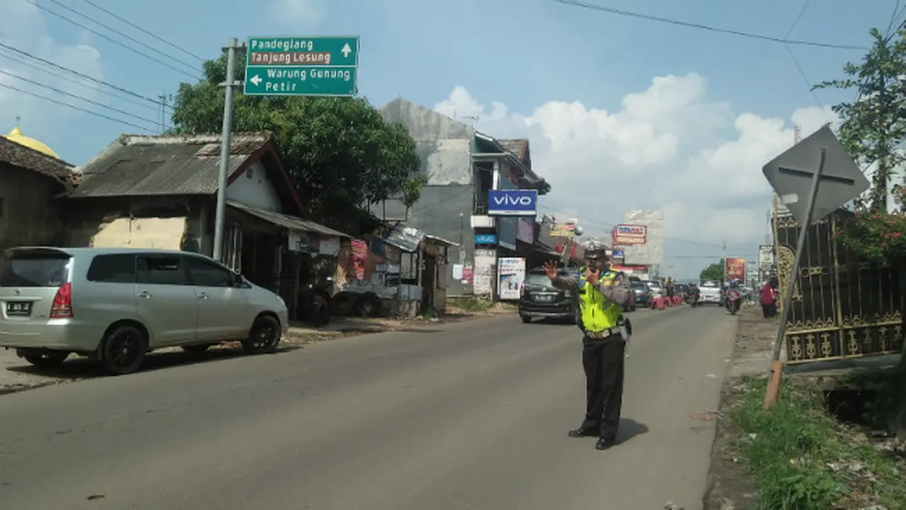 Pemberlakuan One Way di Jalur Wisata Serang-Pandeglang