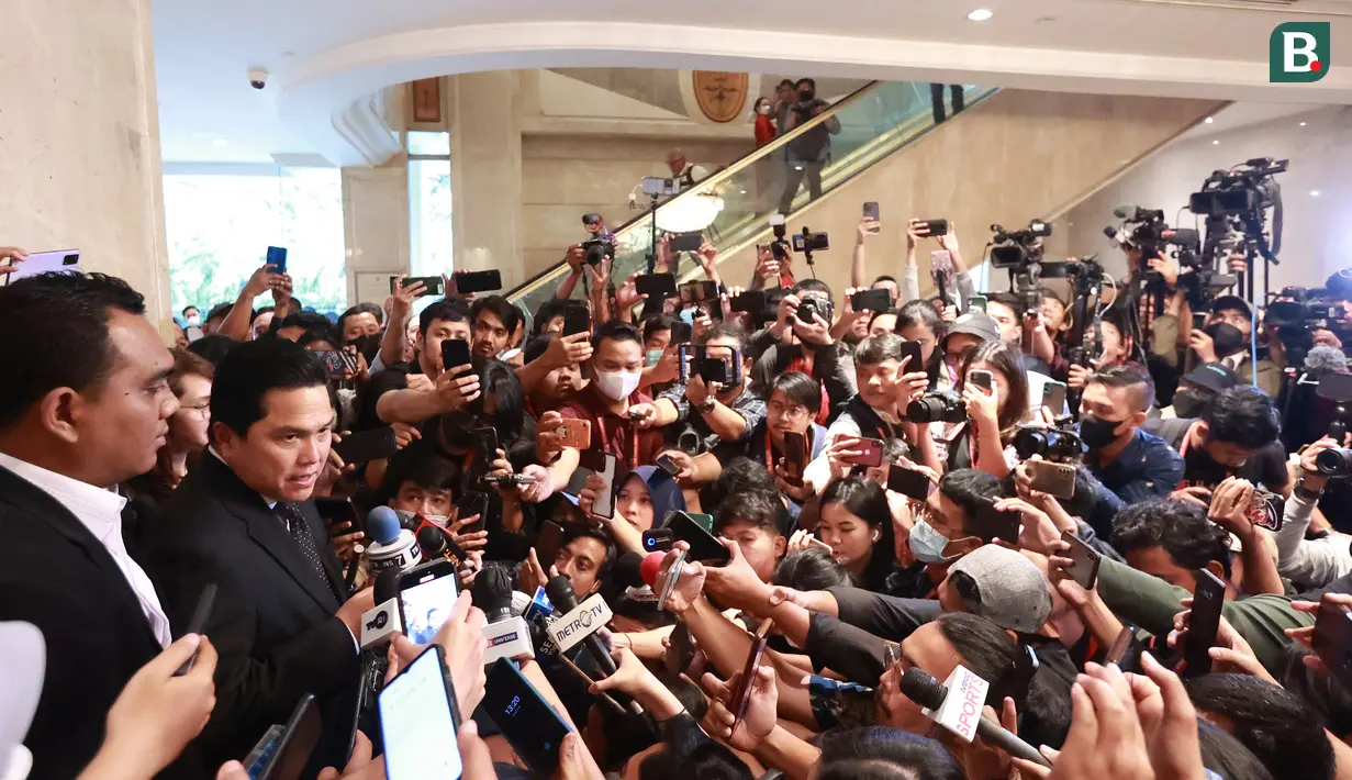 <p>Ketua Umum PSSI terpilih untuk periode 2023-2027, Erick Thohir memberikan keterangan pers sesaat setelah berakhirnya Kongres Luar Biasa (KLB) PSSI di Hotel Shangri-La, Jakarta Pusat pada Kamis (16/2/2023). Erick Thohir berhasil mengungguli calon lainnya, La Nyalla Mahmud Mattalitti dengan perolehan suara 64 berbanding 22. (Bola.com/M Iqbal Ichsan)</p>