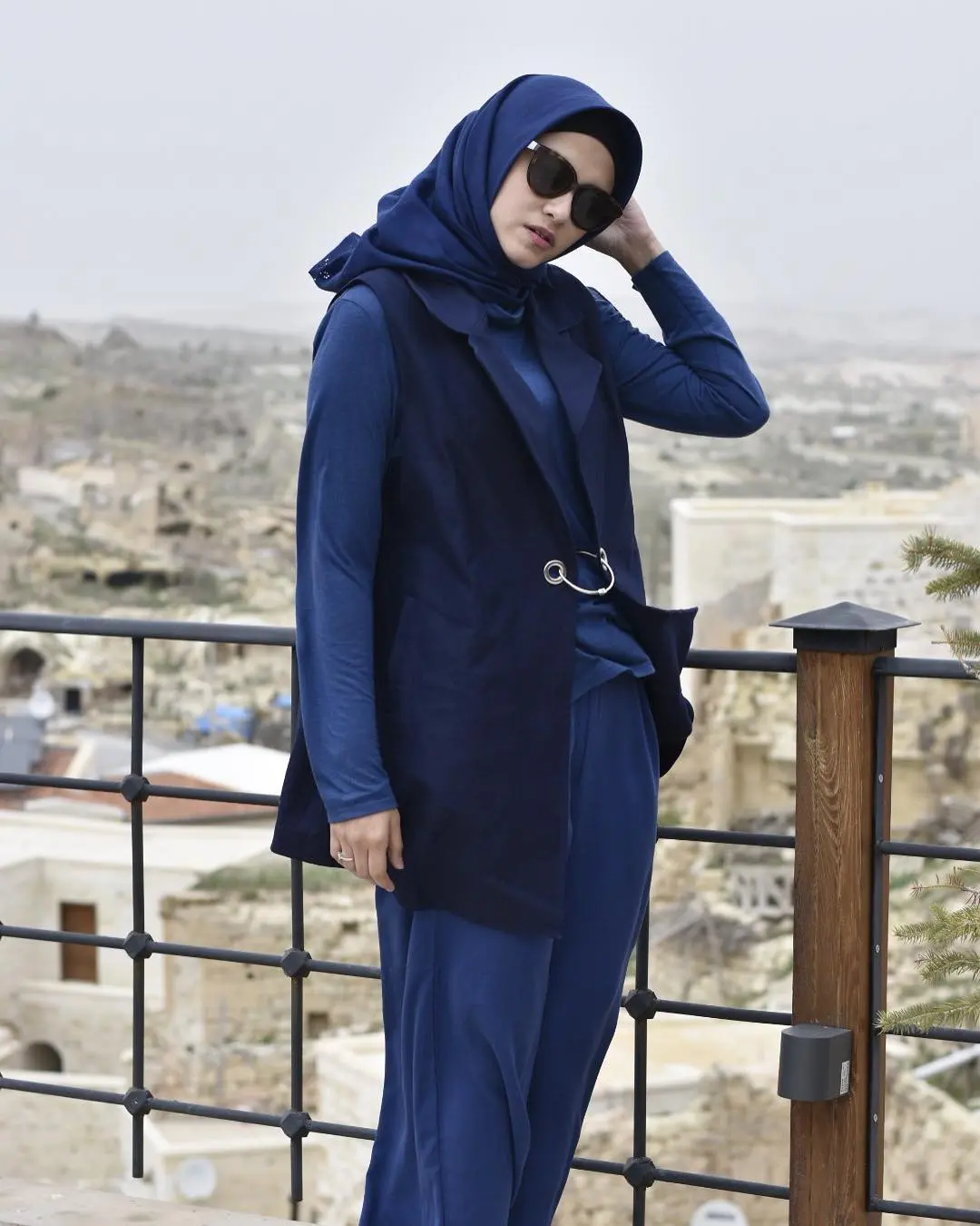 Gaya hijab Zee Zee Shahab. (sumber foto: @zeezeeshahab/instagram)