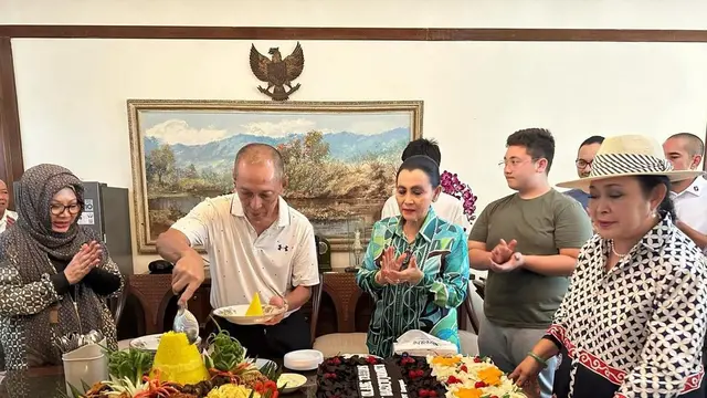 Potret Sigit Harjojudanto Anak Kedua Soeharto Rayakan Ulang Tahun Ke-73 yang Jarang Tersorot, Kumpul Bareng Keluarga Cendana