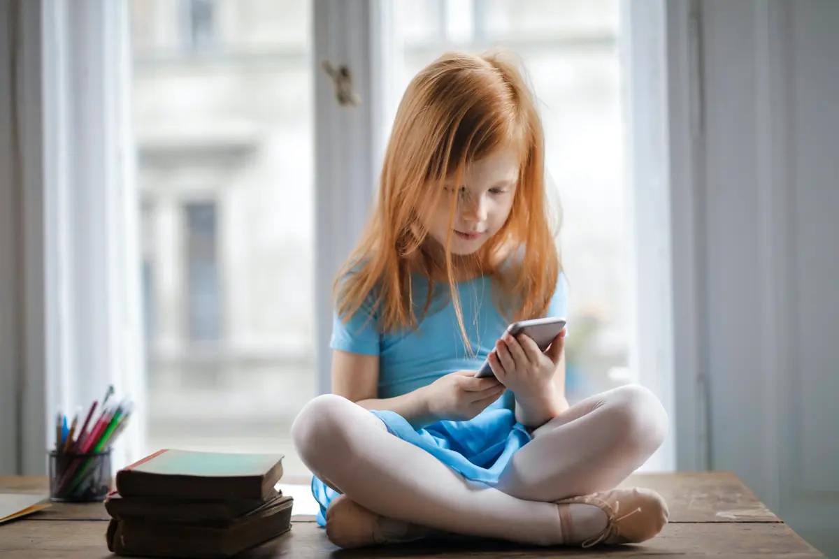 ilustrasi anak dan gadget/pexels