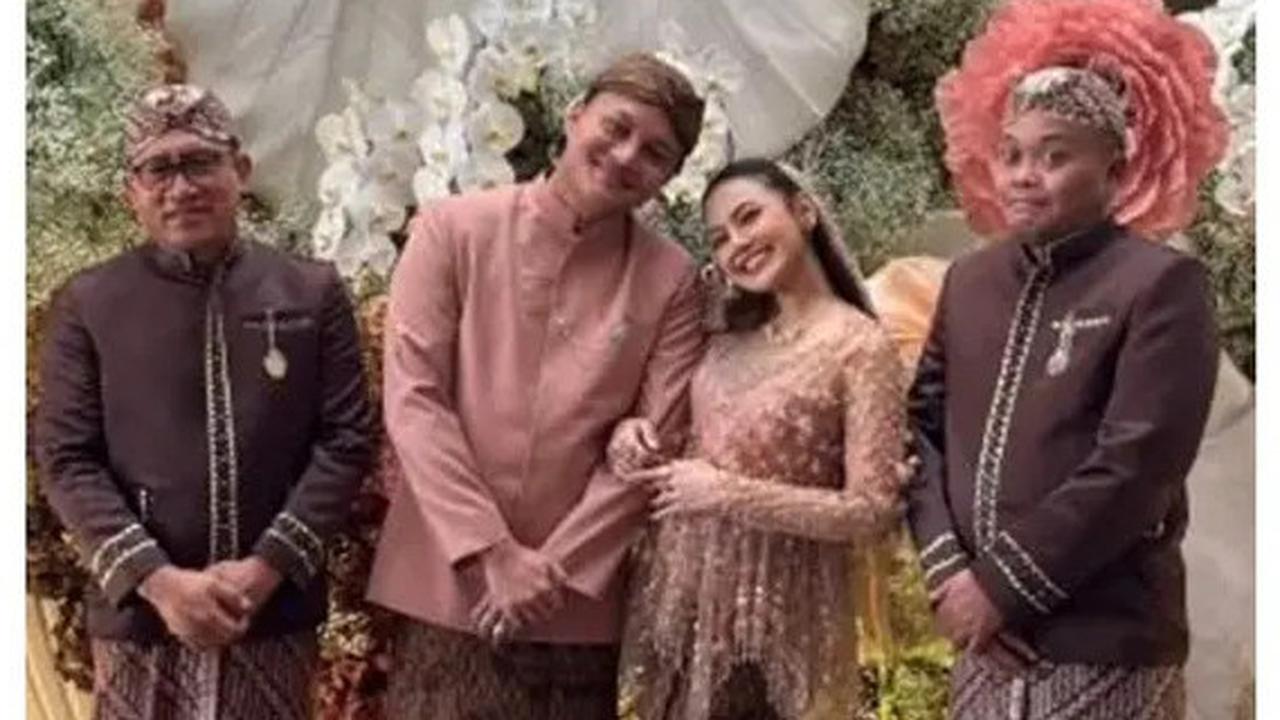 Potret Pengajian 7 Bulanan Kehamilan Mahalini yang Digelar Mewah, Bumi Tampil Cantik dan Menawan dengan Kebaya Pink