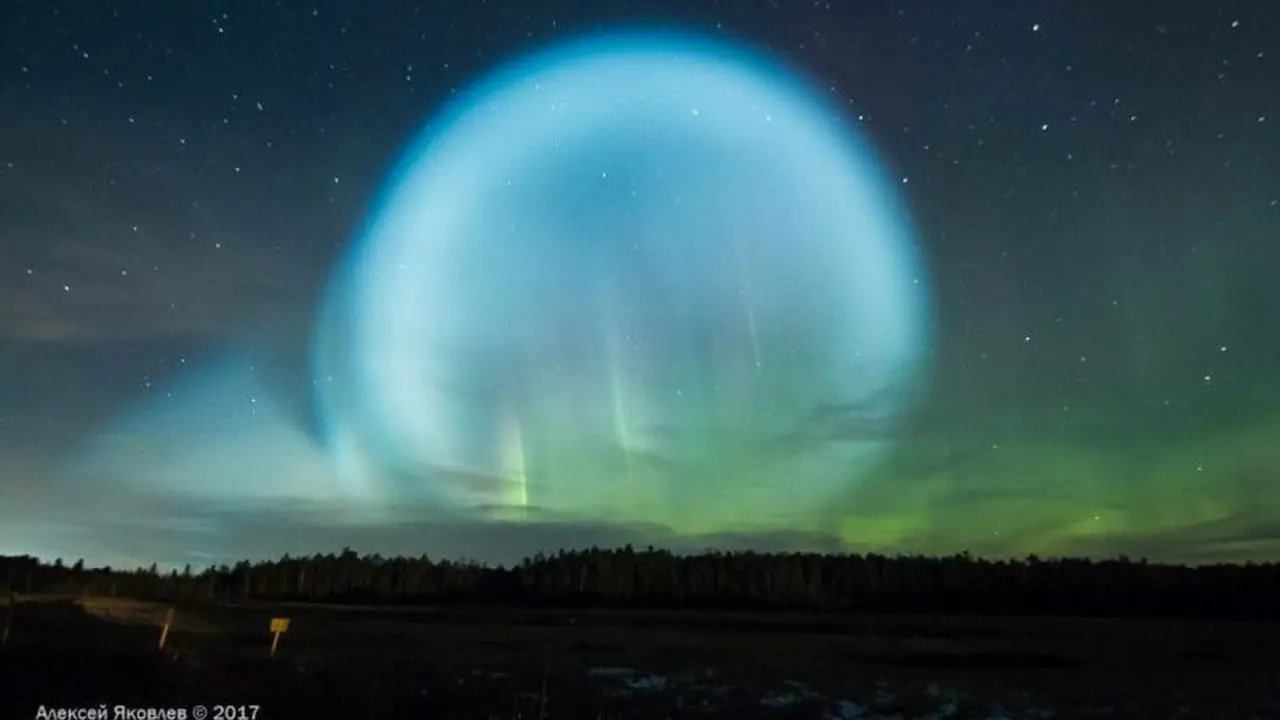 Bola Besar Bercahaya Terangi Langit Siberia, Invasi Alien?