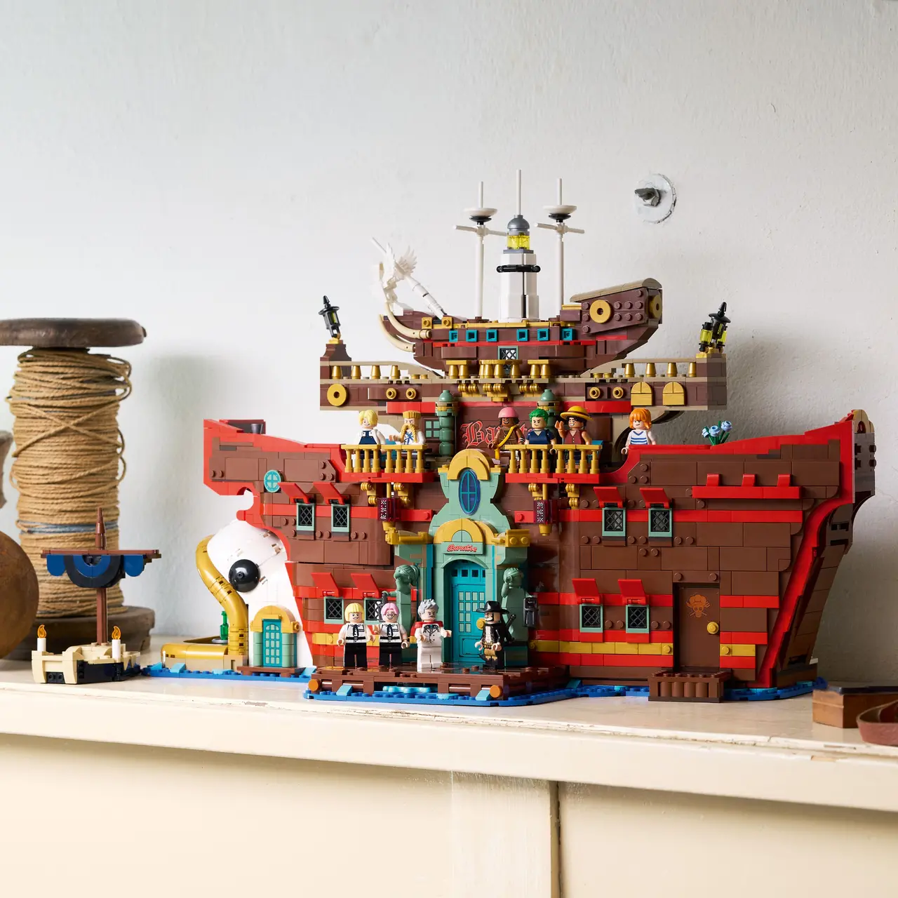 Lego Group bersama Netflix dan Tomorrow Studios mengumumkan kolaborasi yang mewujud pada jajaran karya seni berupa mainan. (Foto: Dok. Istimewa)
