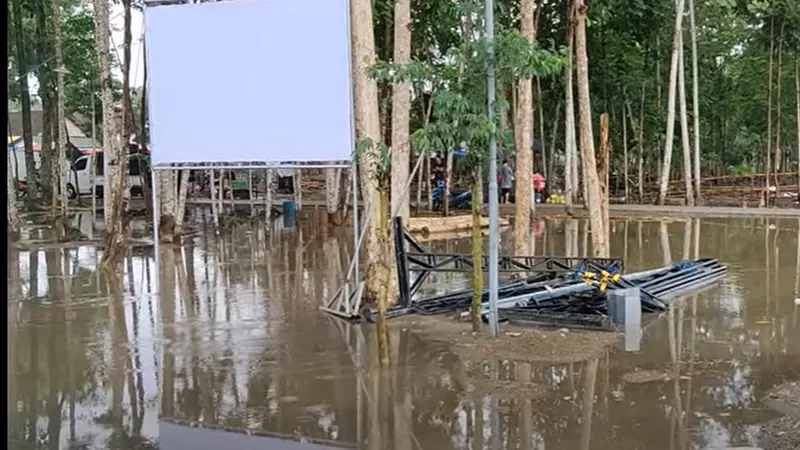 Lokasi pengajian Gus Iqdam di Sor Sengon yang trekena banjir (SS: YT ST Pusat TV)