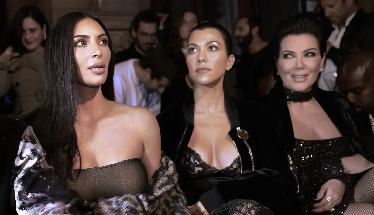 Sebagai ibu yang kuat dan penyayang, sebentar lagi Kris akan menjadi seorang nenek. Ia akan mendapatkan cucu dari anak lelakinya, Rob Kardashian, dan tunangannya Blac Chyna. (AFP/Bintang.com)