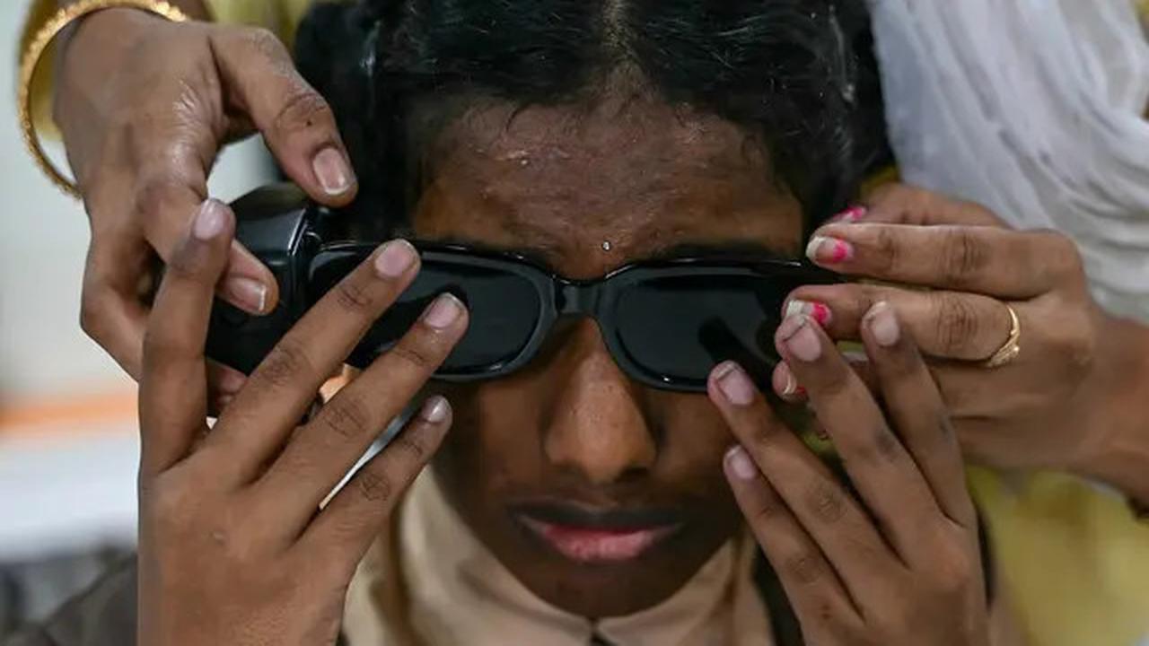 Siswa Disabilitas Netra di India Jalani Pelatihan Penggunaan Kacamata Berteknologi AI