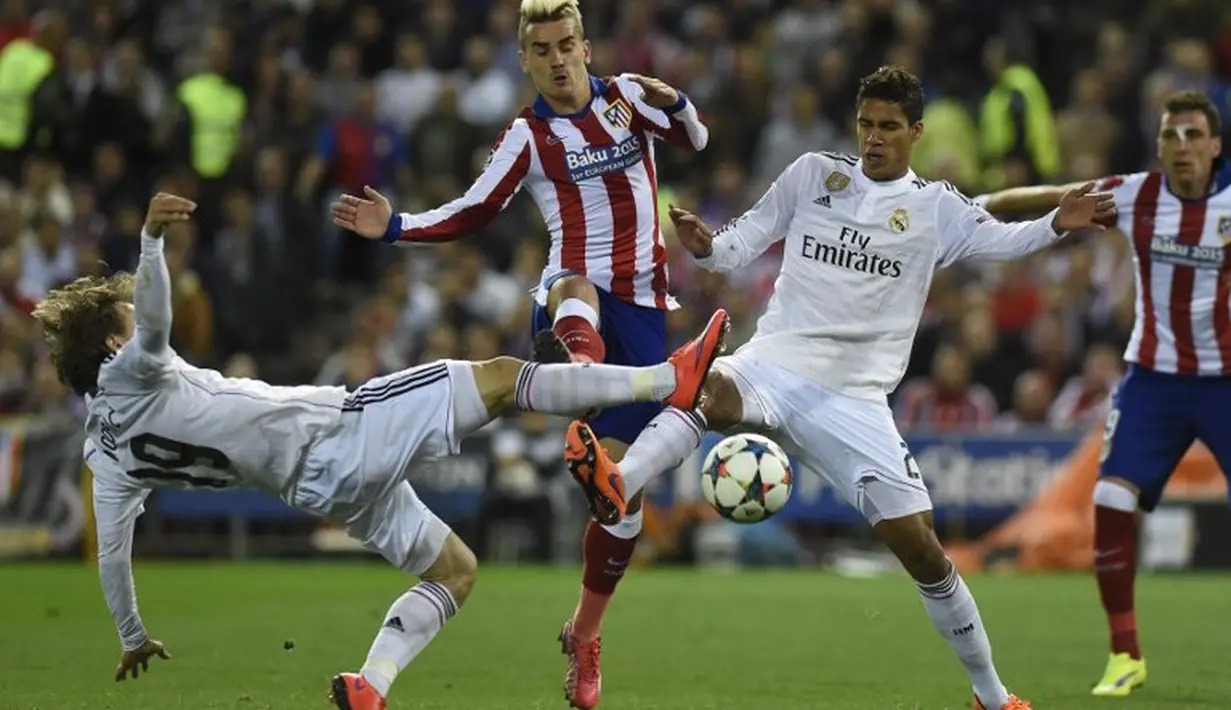 Pertandingan yang berlangsung di Estadio Vicente Calderon, Rabu (15/4/2015) dini hari WIB, berjalan sengit sejak menit awal. Namun, Real Madrid tampil lebih mendominasi. (AFP PHOTO/PIERRE-PHILIPPE MARCOU)