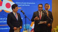 Menteri Perhubungan RI Budi Karya Sumadi dalam penandatanganan nota kesepahaman antara Indonesia dengan Jepang dan Inggris. (dok: BKIP)