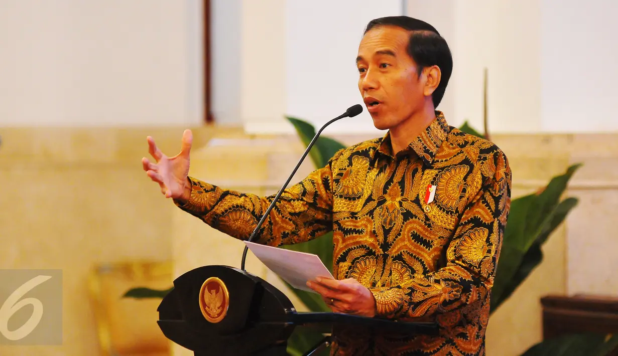 Presiden Jokowi memberikan sambutan saat financial closing PINA Proyek Waskita Toll Road, di Istana Negara, Jakarta, Jumat (17/2). Jokowi mengatakan dukungannya terhadap terobosan-terobosan seperti yang dilakukan Waskita ini. (Liputan6.com/Angga Yuniar)