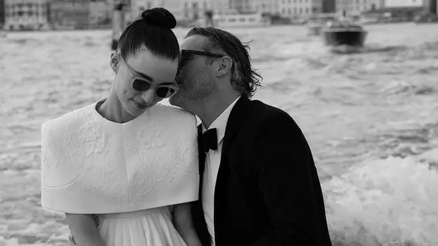Potret Kemesraan Joaquin Phoenix ‘Pemeran Joker’ dan Rooney Mara (sumber: instagram/@rooneymaradaily)