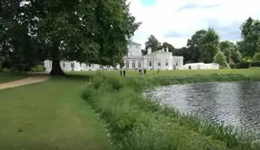 Frogmore House (YouTube/Komarudin)