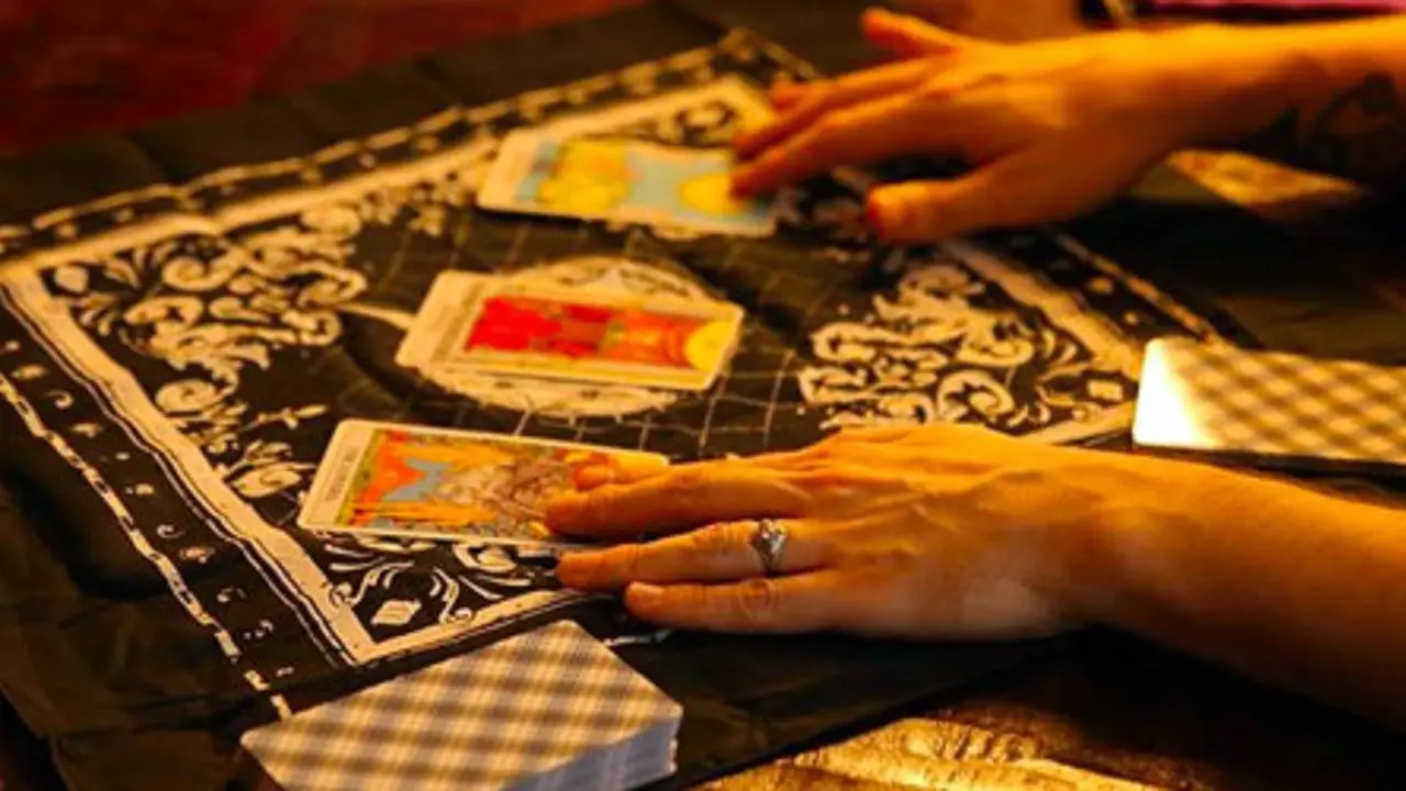[Bintang] Tarot Hari Ini: Seperti Naik Roller Coaster!