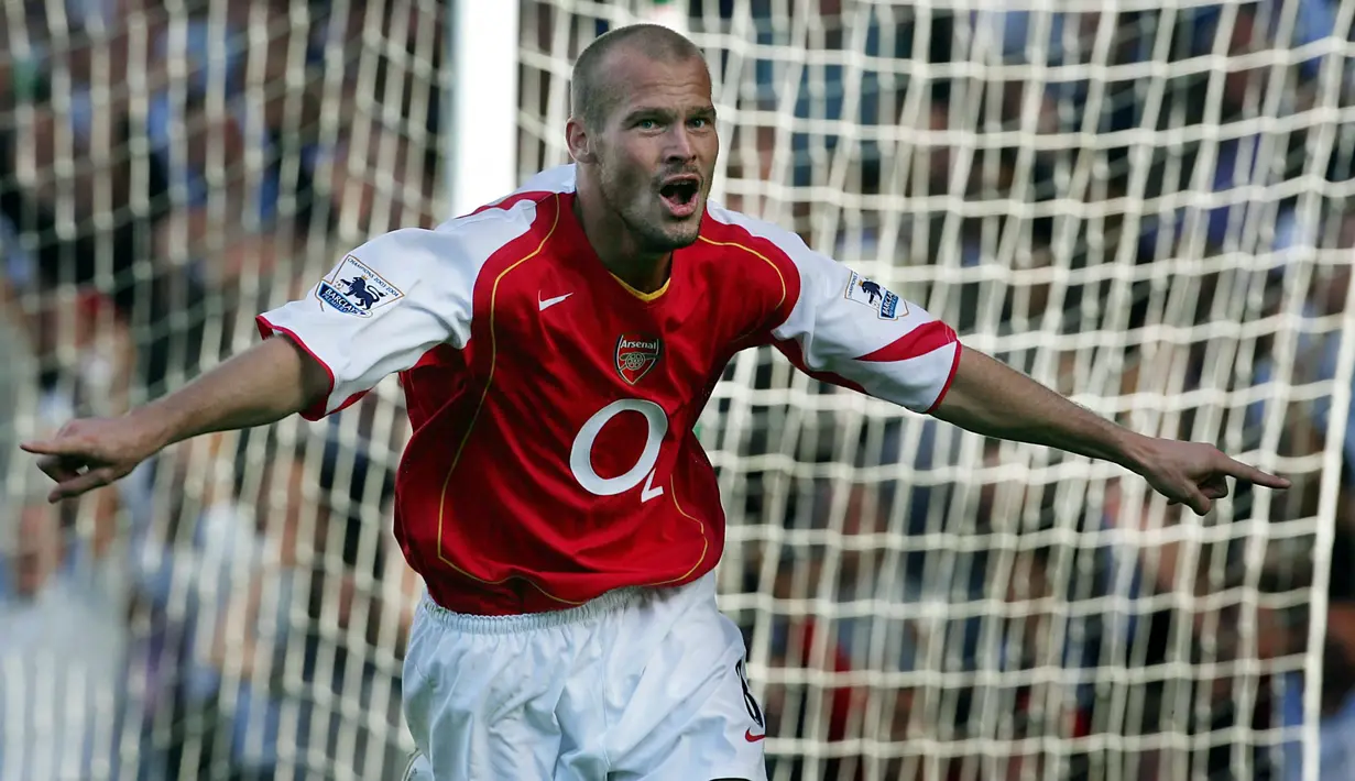 Freddie Ljungberg yang memutuskan pensiun pada Januari 2015 bersama Mumbai City hingga kini masih tercatat sebagai pemain Swedia dengan jumlah gol terbanyak di Premier League. Total membela Arsenal selama 9 musim mulai 1998/1999 hingga 2006/2007 ditambah semusim bersama West Ham United pada 2007/2008, ia total mencetak 48 gol di Premier League dari 241 laga yang dijalani. (AFP/Odd Andersen)