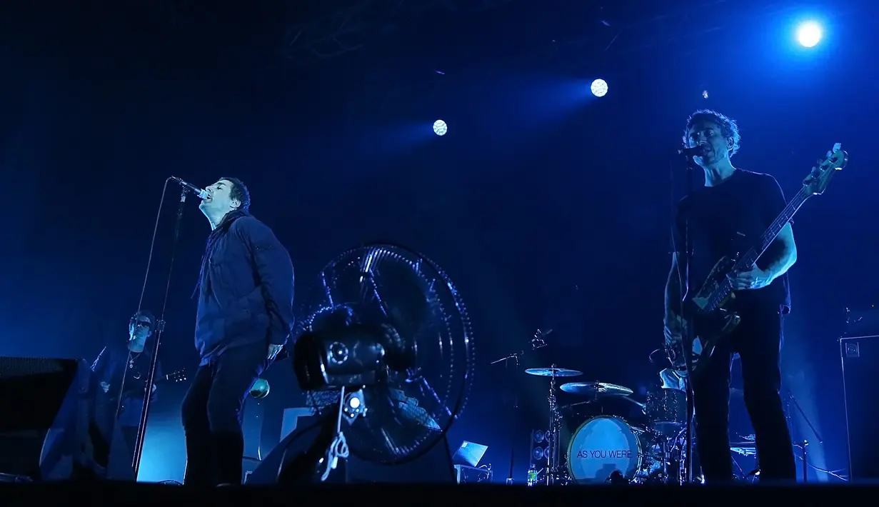 Morning Glory pun tak absen dibawakan usai ia menyanyikan lagu pertama. Tentu saja hal itu membuat gemuruh penonton semakin menjadi dan menjadikan suasana konser semakin meriah. (Bambang E. Ros/Bintang.com)