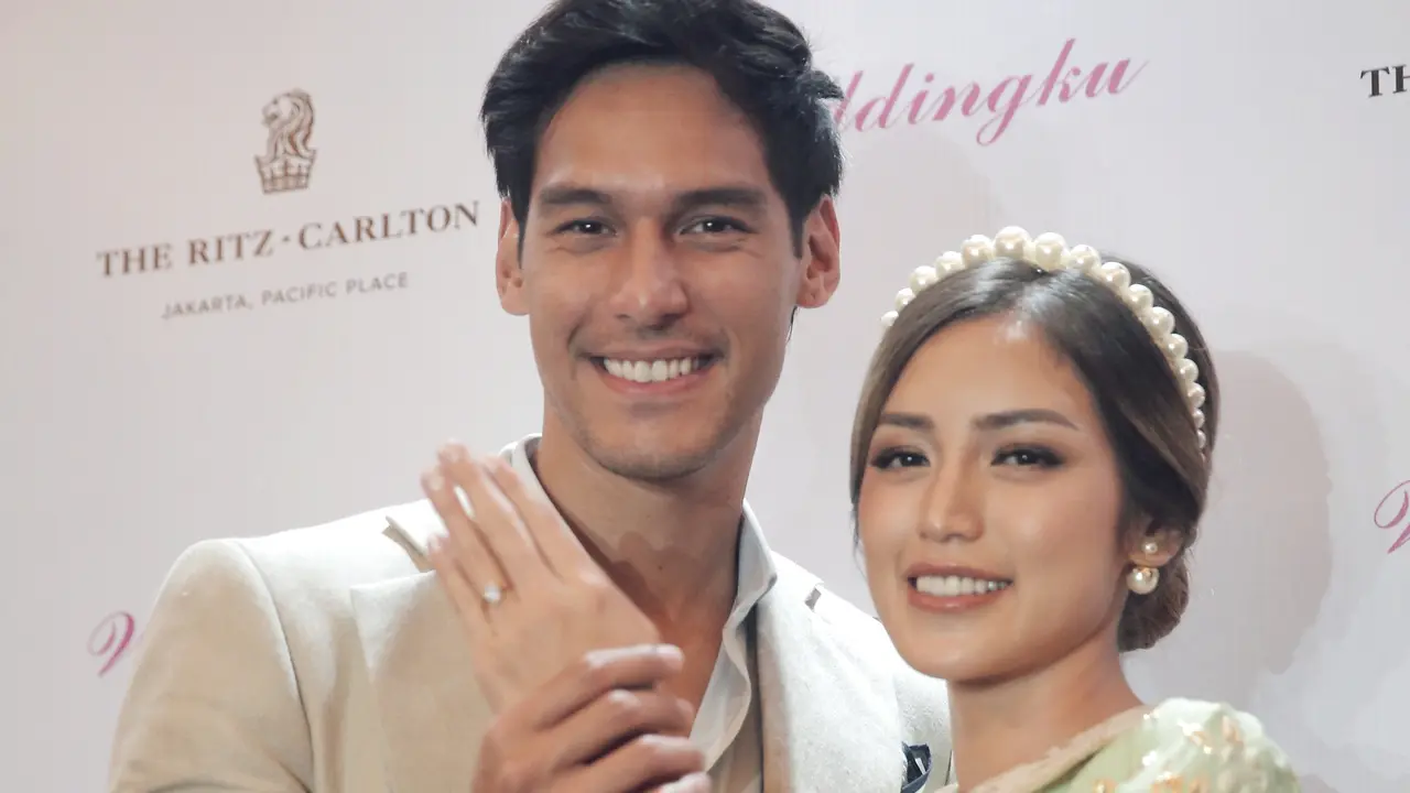 [Fimela] Lamaran Jessica Iskandar dan Richard Kyle