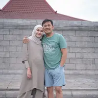 Zaskia Adya Mecca dan Hanung Bramantyo. (Foto: Instagram @zaskiaadyamecca)