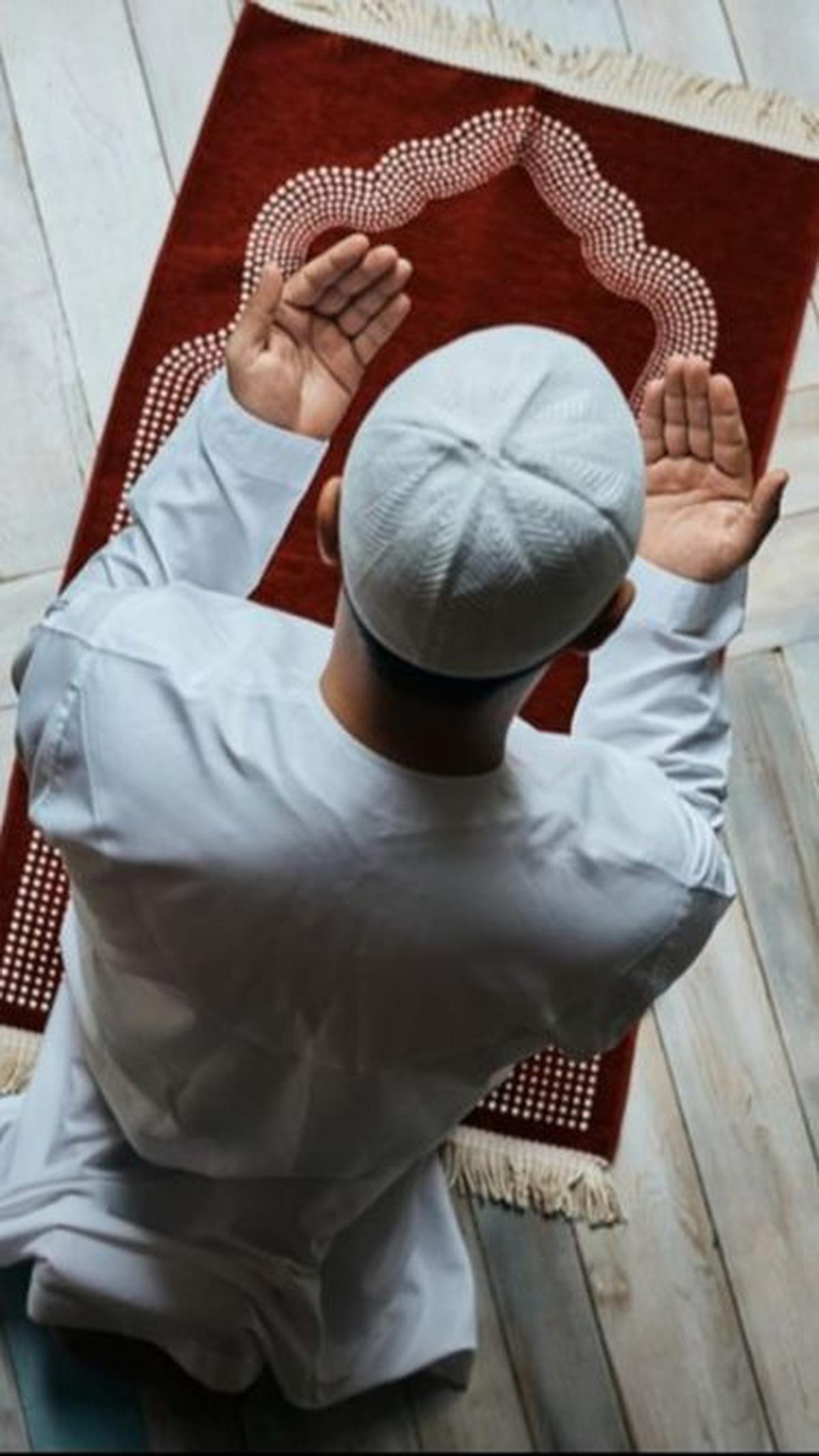 4. Sholat Tahajud