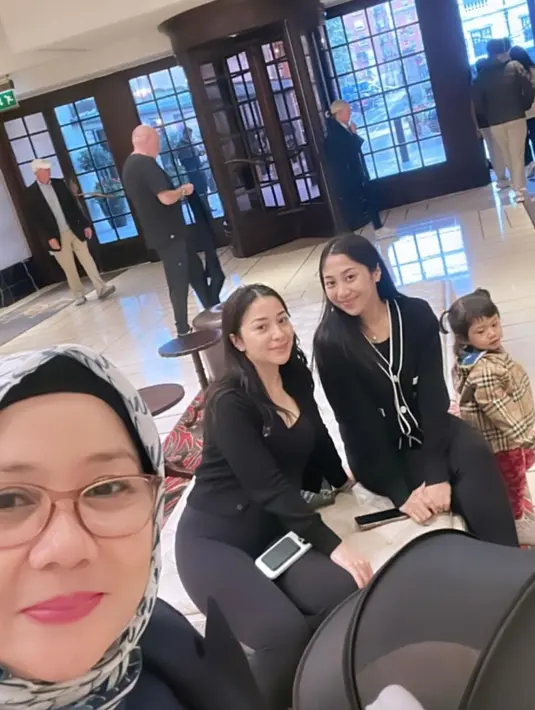 Dua kakak beradik Nikita Willy dan Winona Willy kembali menikmati momen liburan bersama. [@yorafebriana].