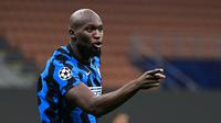 6. Romelu Lukaku - (22 gol) - Penyerang asal Belgia ini tampil tajam sepanjang tahun 2020 bersama Inter Milan. Romelu Lukaku tercatat telah menyumbangkan 22 gol untuk Inter Milan di semua kompetisi pada tahun 2020. (AFP/Miguel Medina)