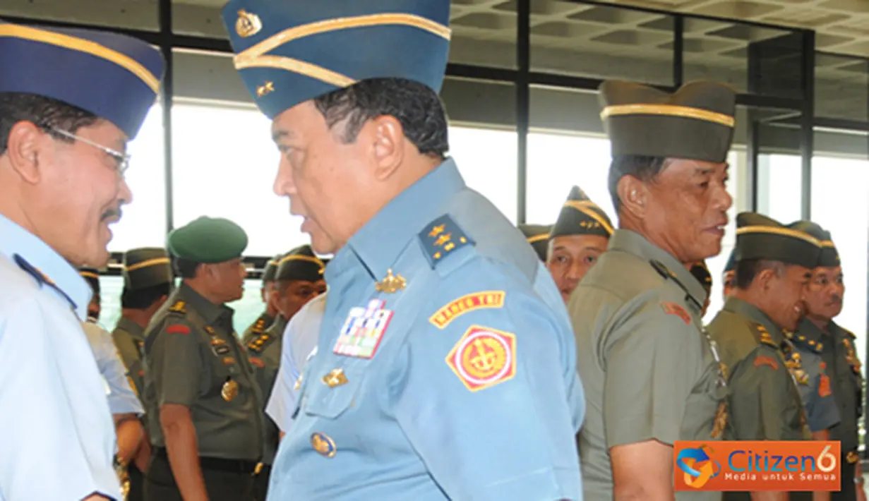Citizen6, Jakarta: Beberapa pejabat teras Mabes TNI dan Angkatan memberikan ucapan selamat kepada Marsdya TNI Daryatmo atas jabatannya sebagai Kasum TNI yang baru di Mabes TNI Cilangkap, Jakarta Timur. (Pengirim: Badarudin Bakri).