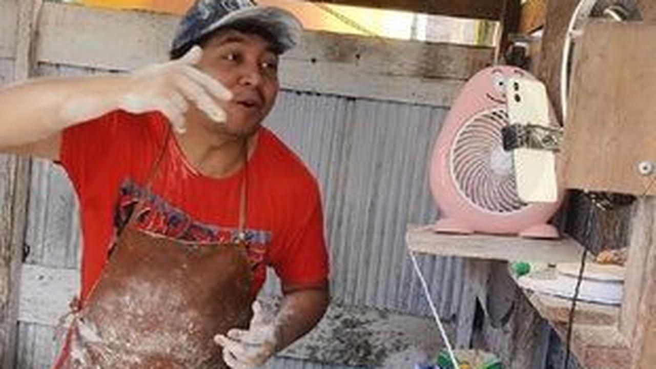 "Singkat cerita sekarang fokus live streaming untuk bagi-bagi resep agar bermanfaat bagi orang lain," ungkapnya.