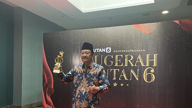 Menteri Sosial Saifullah Yusuf atau Mensos Gus Ipul menghadiri acara Anugerah Liputan6 pada Kamis 16 Oktober 2025.