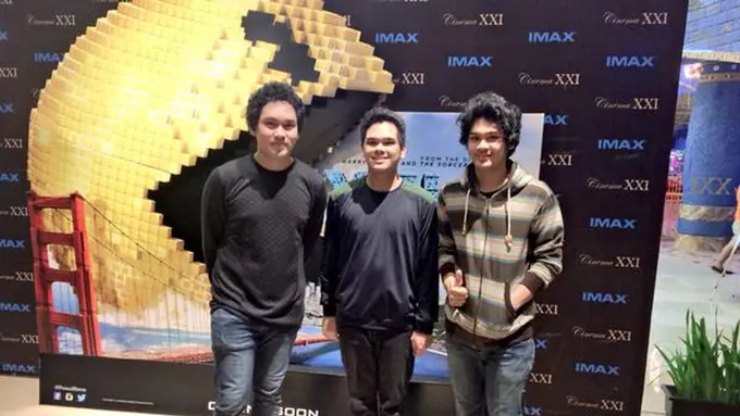 [Bintang] Mikha Angelo bersama The Overtunes