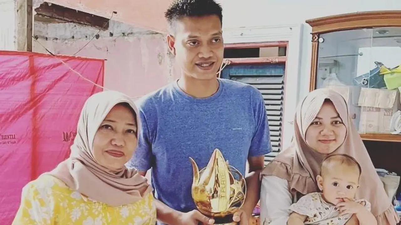 Kurnia Meiga dan Istri