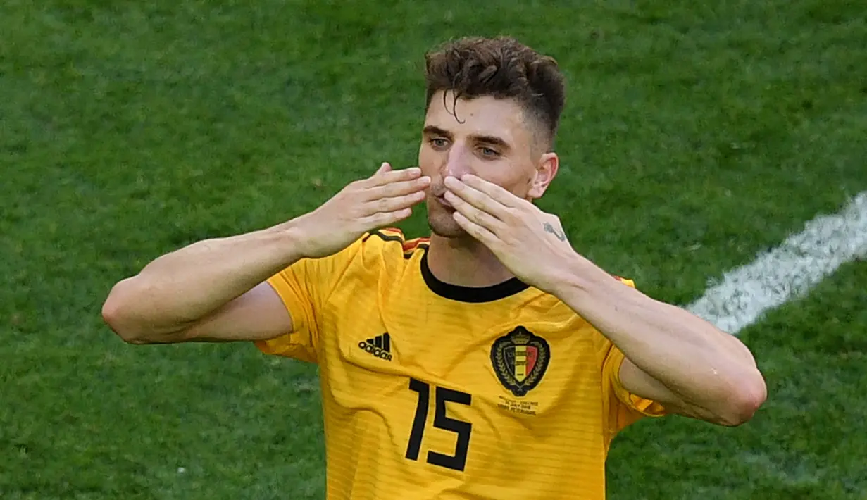Bek Belgia, Thomas Meunier berselebrasi usai mencetak gol ke gawang Inggris pada pertandingan memperebutkan juara tiga Piala Dunia 2018 di Stadion St. Petersburg di St. Petersburg, Rusia, (14/7). Belgia menang 2-0 atas Inggris. (AFP Photo/Olga Maltseva)