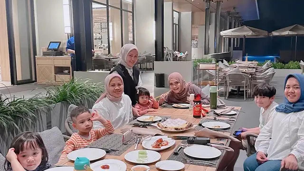 8 Potret Kompak Tiga Pengasuh Anak Raffi Ahmad di Berbagai Momen, Tampil Stylish Khas Keluarga Sultan Andara