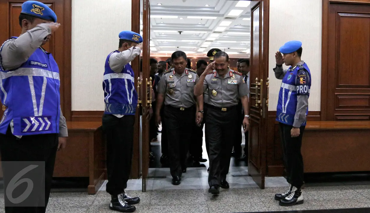 Kapolri Jenderal Badrodin Haiti usai menghadiri upacara kenaikan pangkat Kapolda Papua Brigjen Paulus Waterpauw di Rupatama Mabes Polri, Jakarta, Kamis (3/9/2015). Paulus mendapatkan kenaikan pangkat dari Brigjen ke Irjen. (Liputan6.com/Yoppy Renato)