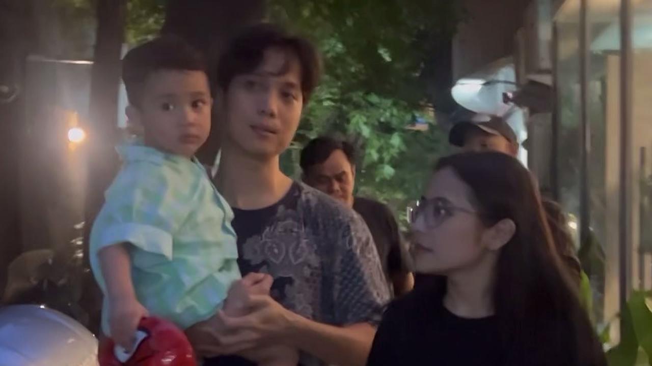 7 Momen Prilly Latuconsina dan Dikta Momong Rayyanza di Lokasi Syuting, Vibesnya Bak Keluarga Bahagia