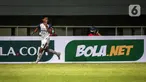 Penyerang Persita Tangerang A. Nur Hardianto melakukan selebrasi usai mencetak gol ke gawang Persipura Jayapura pada pertandingan BRI Liga 1 2021/2022 di Stadion Pakansari, Bogor, Jawa Barat, Sabtu (28/8/2021). Persita mengalahkan Persipura 2-1. (Bola.com/Bagaskara Lazuardi)