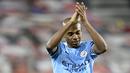 Fernandinho - Gelandang andalan Manchester City ini merupakan salah satu pilar kejayaan The Citizen era Pep Guardiola. Sejak bergabung pada 2013, ia tecatat telah dimainkan sebanyak 246 kali di Liga Inggris. (AFP/Peter Powell)