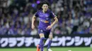 Takumu Kawamura kecil mulai bergabung dengan akademi klub kota kelahirannya, Sanfrecce Hiroshima saat berusia 13 tahun. Belum sempat mencicipi atmosfer tim utama, ia memutuskan untuk mencari menit bermain di klub lain terlebih dahulu. (J.LEAGUE)