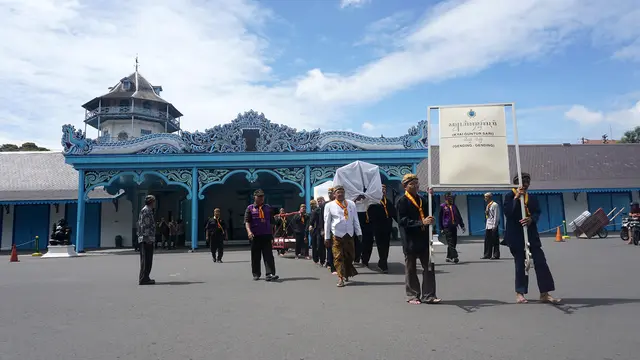 Tembok Keraton Roboh