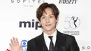 Im Siwan dalam International Emmy Awards di New York Hilton Midtown, Senin (21/11/2022). (Foto: Charles Sykes/Invision/AP)