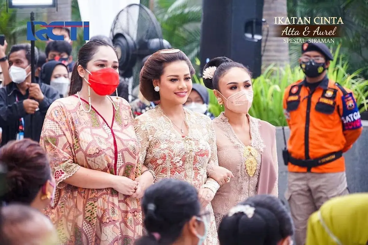 Tanpa Kehadiran Krisdayanti, Ini 7 Momen Siraman Aurel Hermansyah