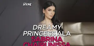 Artis cantic Sabrina Chairuni nampak cantic dengan balutan busana pengantin impiannya. Seperti apa penampilan Sabrina? Simak video berikut ya