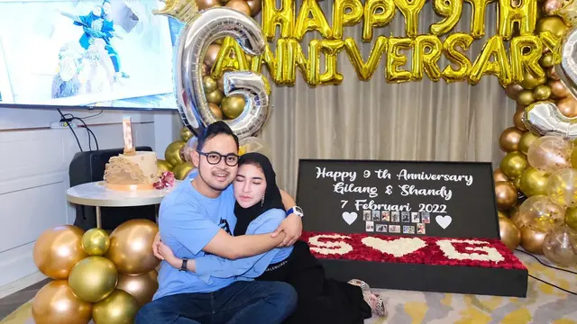 Beri Kejutan Istri, 6 Momen Anniversary Pernikahan Juragan 99 dan Shandy Purnamasari