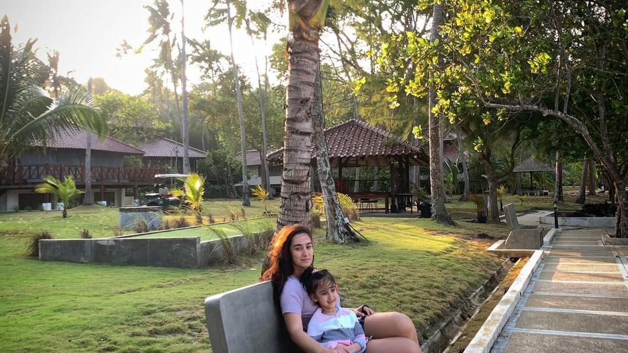 7 Potret Alexandra Gottardo Bareng Anak Perempuannya, Keduanya Punya Paras Mirip