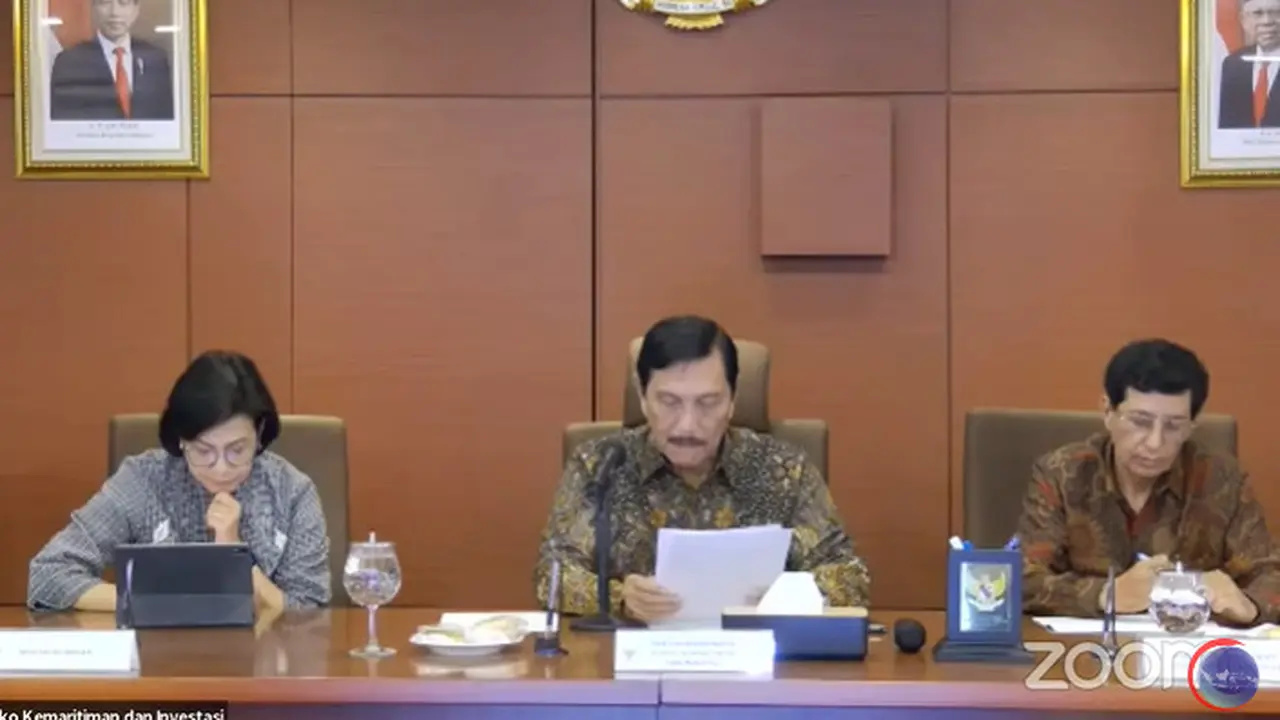 Menteri Koordinator Bidang Kemaritiman dan Investasi Luhut Binsar Pandjaitan, dalam konferensi pers Peluncuran Kebijakan Bantuan Pemerintah untuk KBLBB atau kendaraan listrik, Senin (20/3/2023).