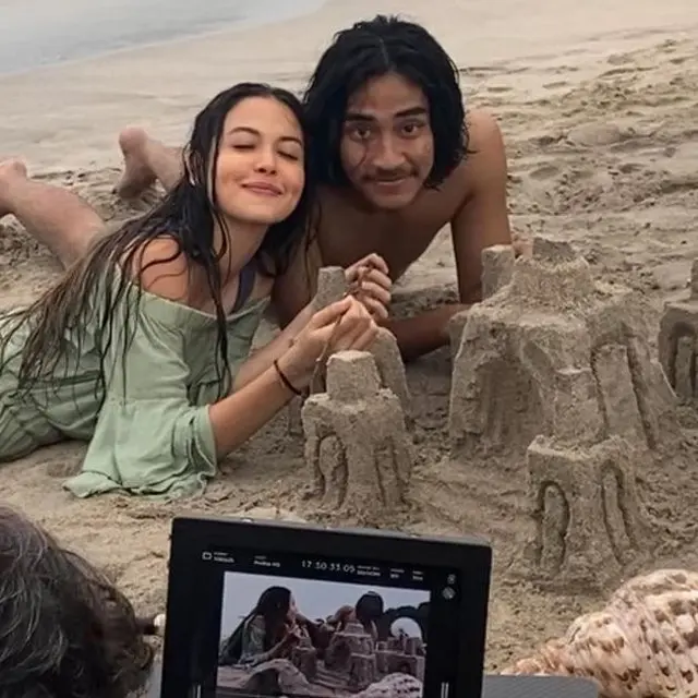 Adu Akting Bareng, Ini 7 Potret Kedekatan Abidzar Al Ghifari dan Estelle Linden