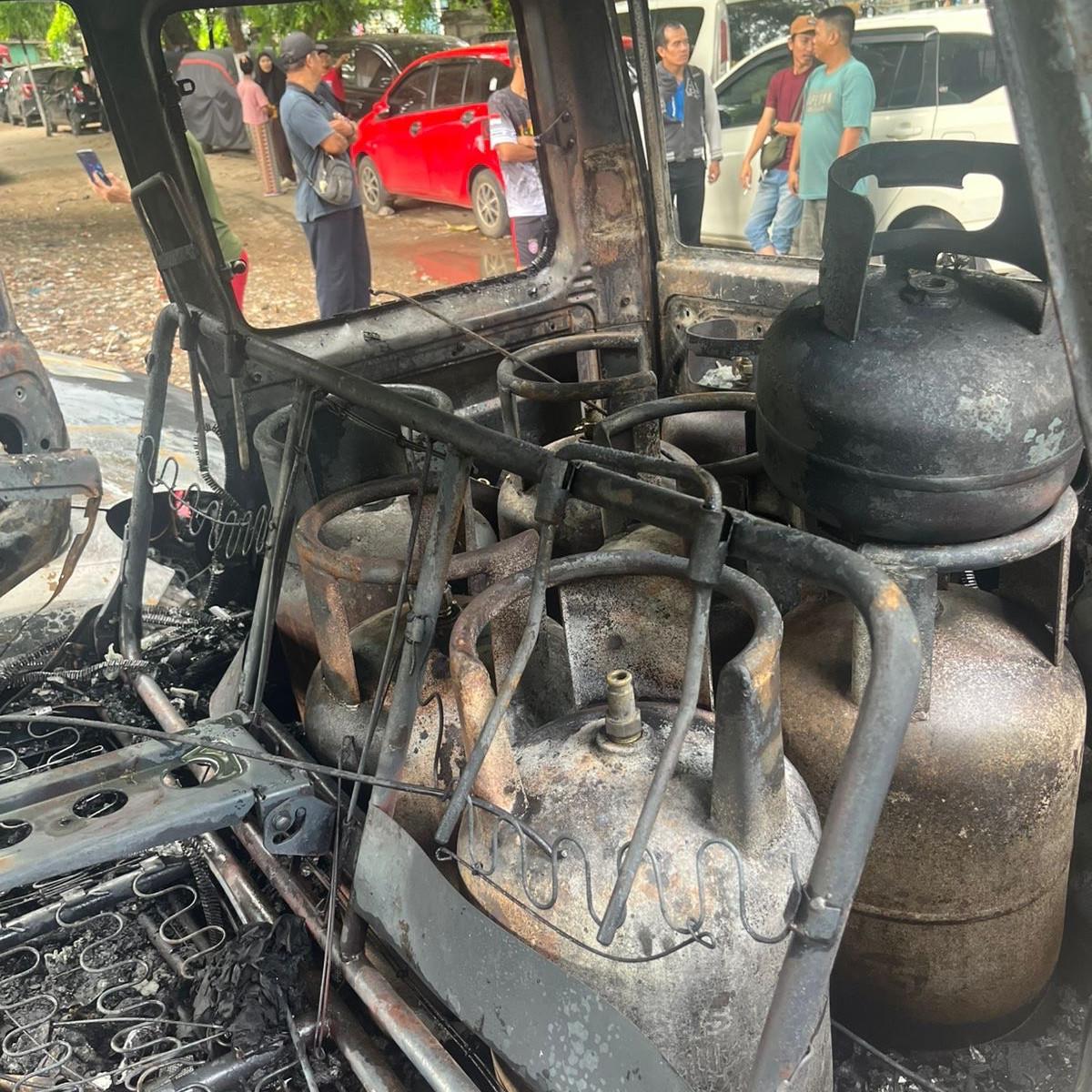 Kebakaran Area Parkiran Hanguskan 3 Mobil, Diduga Dipicu Kebocoran Tabung Gas Dalam Mobil